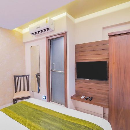 Oxford Hotel Powai Mumbai Exteriör bild